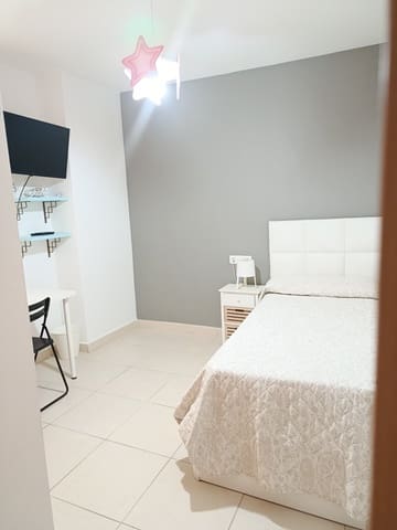 Apartamento de 3 habitaciones en Torre del Mar, Vélez-Málaga en alquiler vacacional - 250 € (Ref: 10182368)