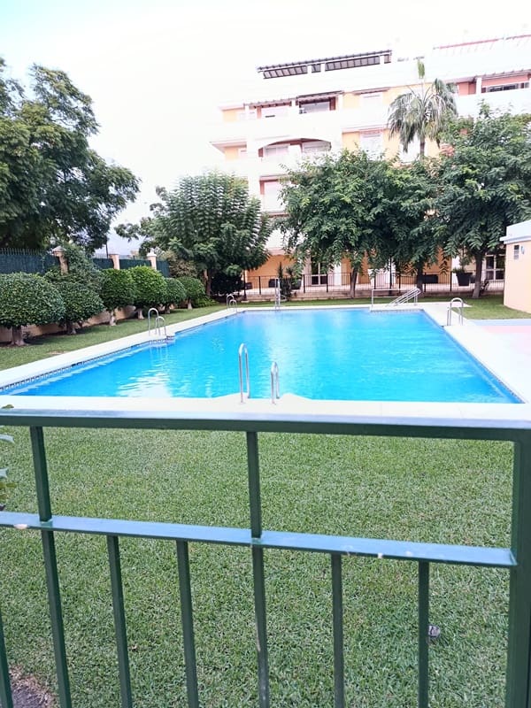 Apartamento de 3 habitaciones en Torre del Mar en alquiler con piscina garaje - 850 € (Ref: 10182440)