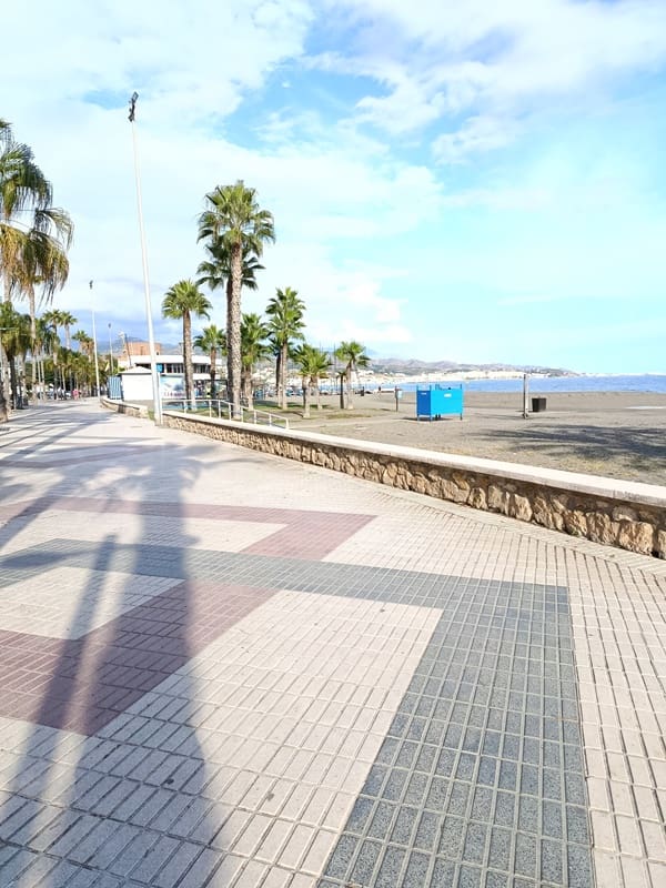 Apartamento de 3 habitaciones en Torre del Mar en alquiler con piscina garaje - 850 € (Ref: 10182440)