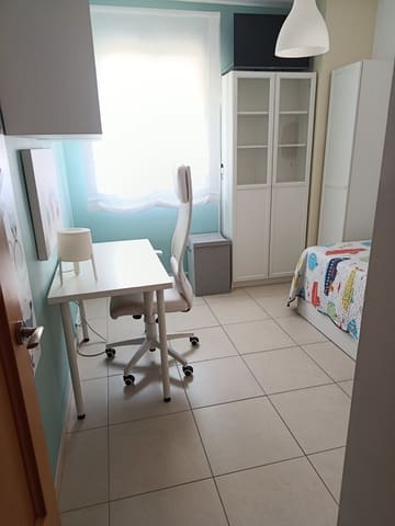 3 bedroom Apartment for rent in Torre del Mar, Vélez-Málaga with pool garage - € 850 (Ref: 10182440)