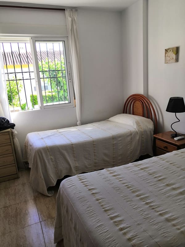 2 bedroom Villa for rent in Torre de la Horadada with pool garage - € 900 (Ref: 2728440)