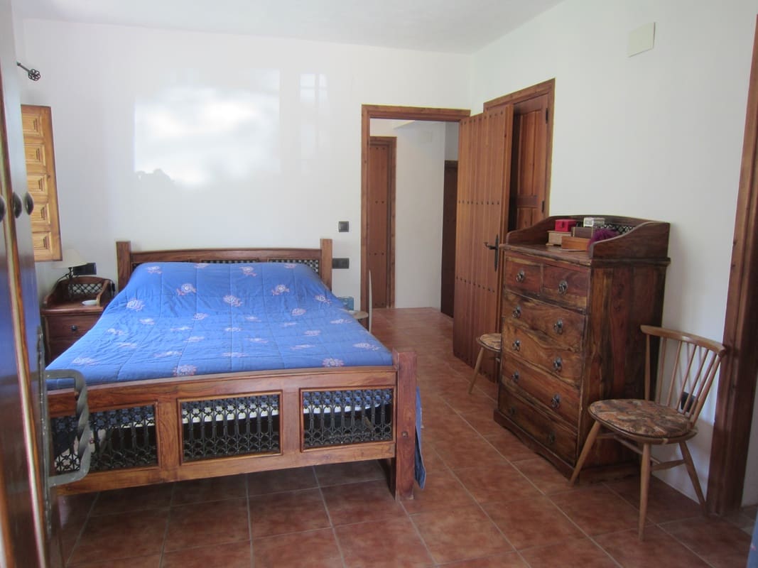 4 soveværelse Finca/Landehus til salg i Huelma med garage - € 250.000 (Ref: 3176949)