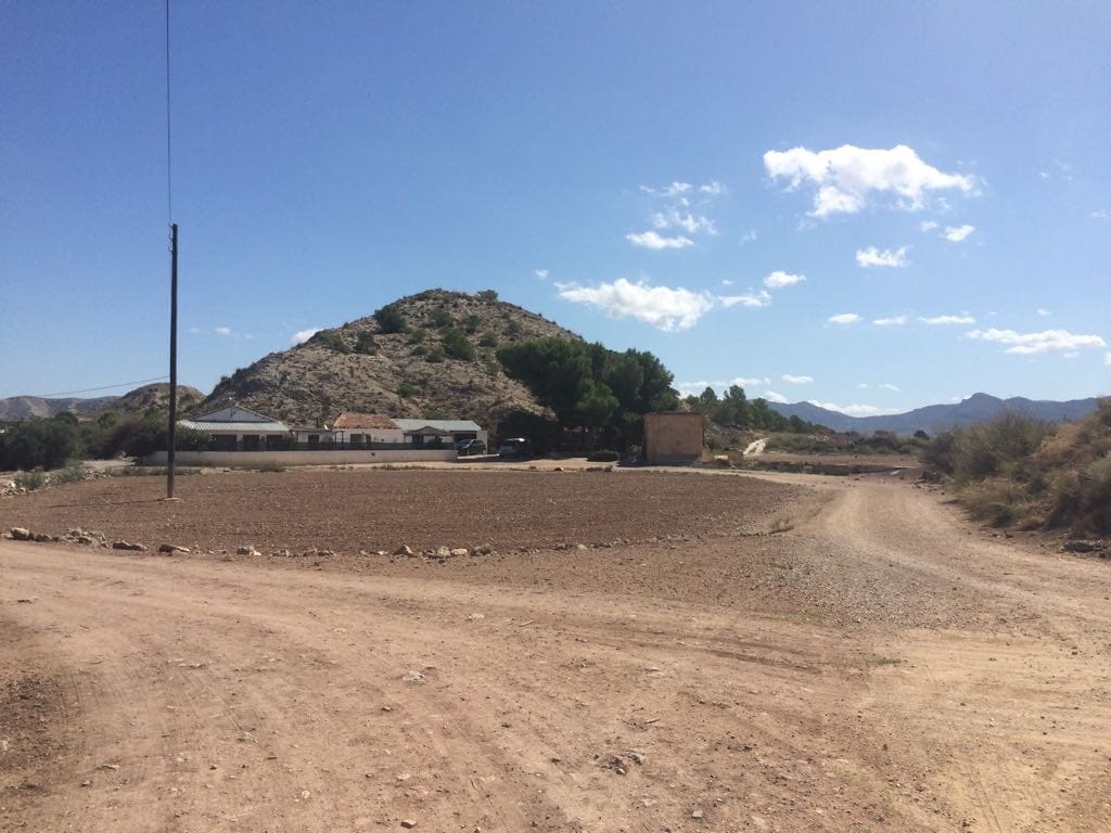 4 soveværelse Finca/Landehus til salg i Villena med swimmingpool garage - € 245.450 (Ref: 4201285)