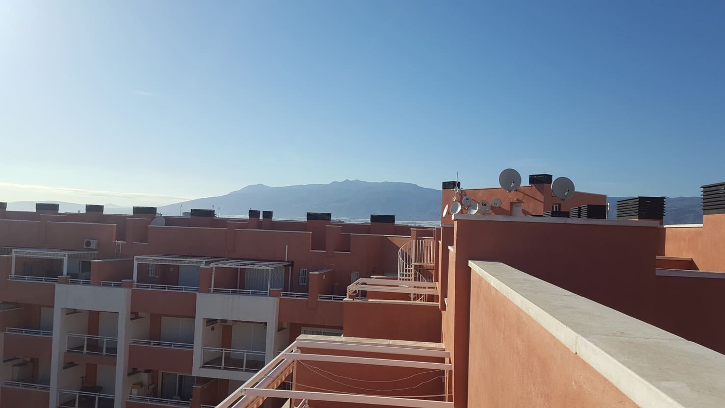 1 soveværelse Penthouse til leje i Roquetas de Mar med swimmingpool - € 500 (Ref: 4401565)