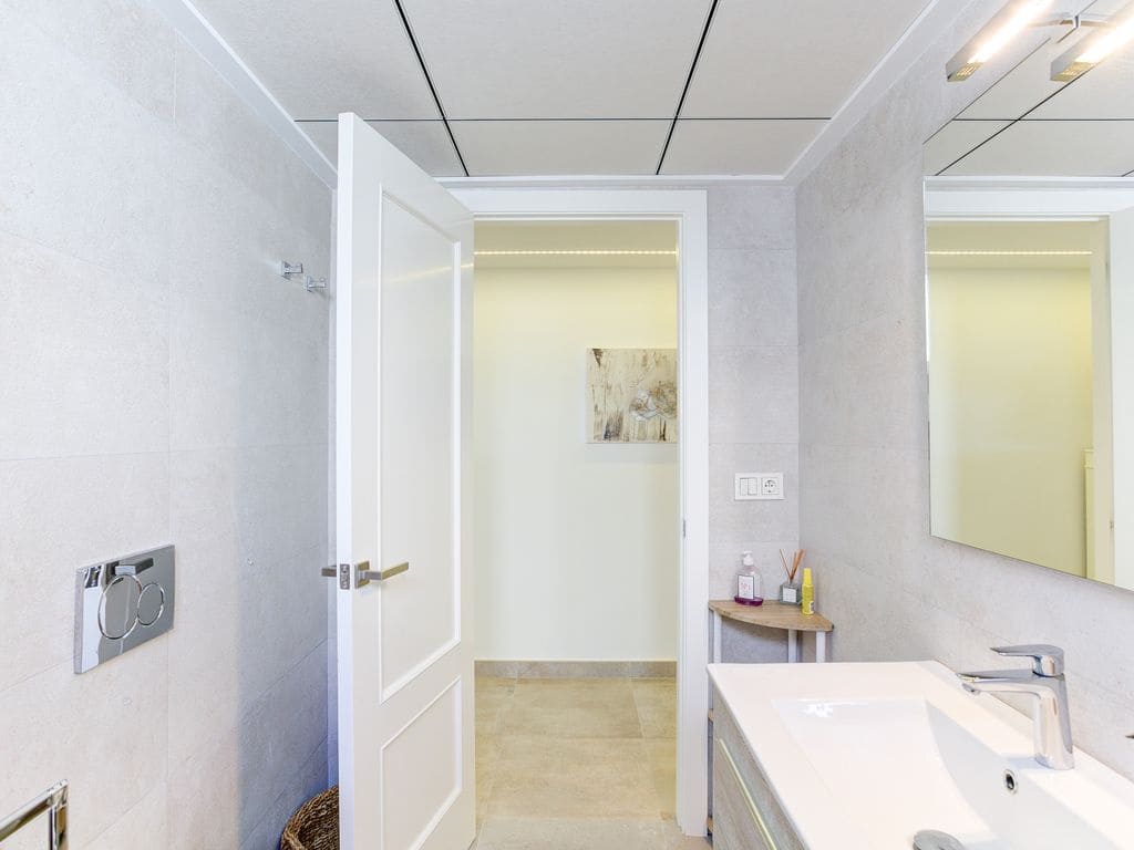 3 bedroom Apartment for rent in Alicante / Alacant city - € 2,400 (Ref: 4824682)