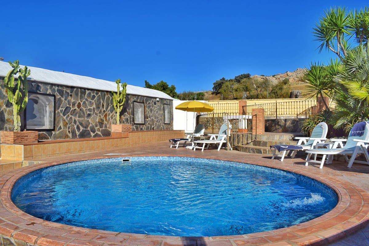 10 soveværelse Finca/Landehus til salg i Pruna med swimmingpool garage - € 1.500.000 (Ref: 7555908)