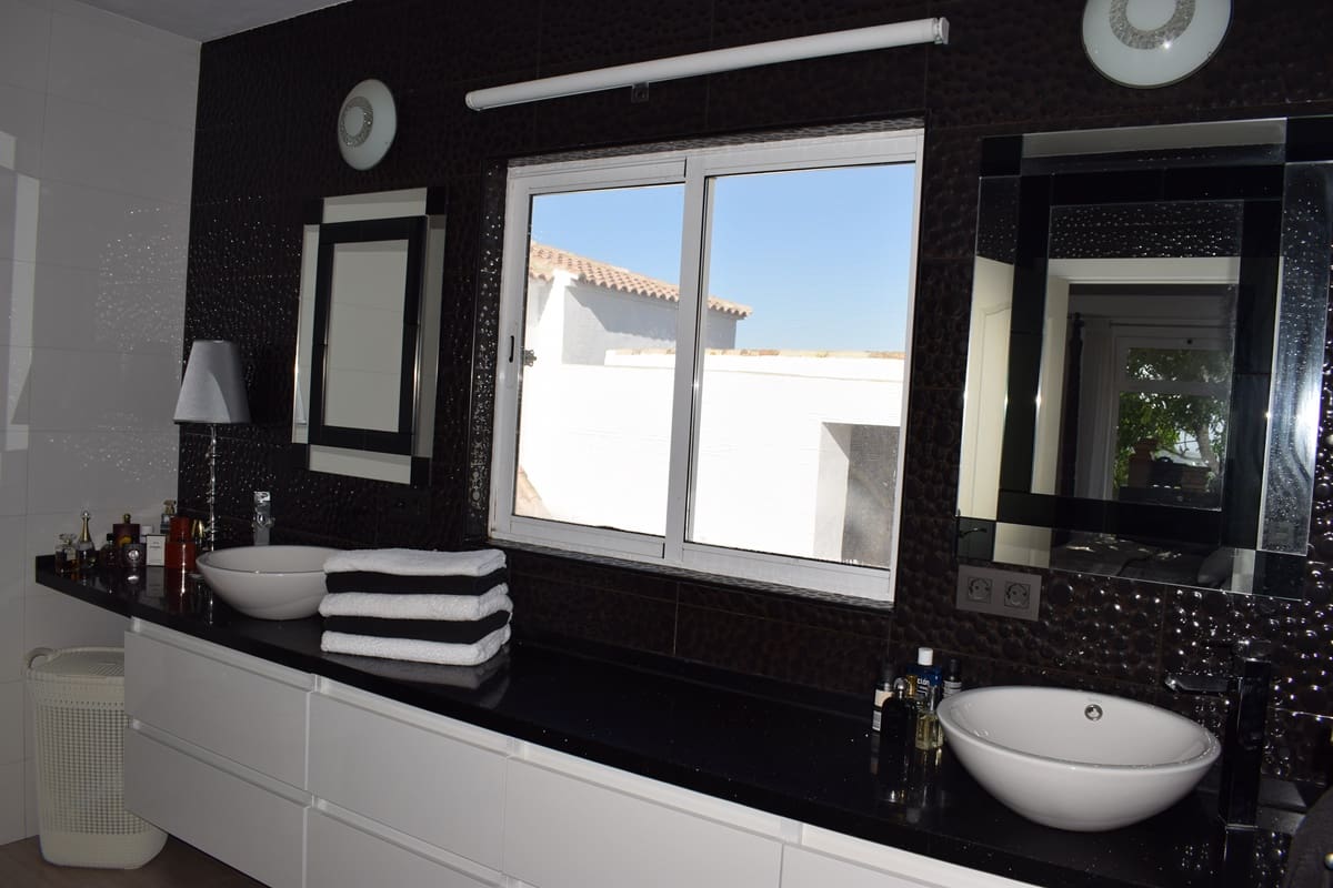 10 soveværelse Finca/Landehus til salg i Pruna med swimmingpool garage - € 1.500.000 (Ref: 7555908)