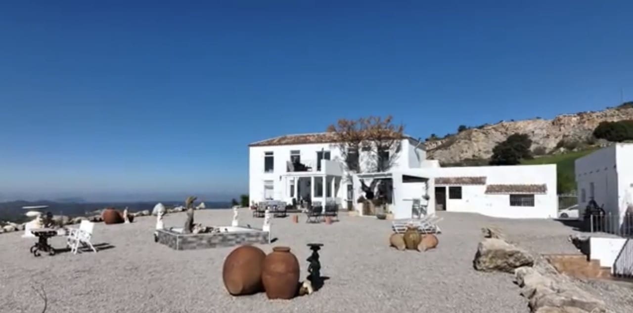 10 soveværelse Finca/Landehus til salg i Pruna med swimmingpool garage - € 1.500.000 (Ref: 7555908)