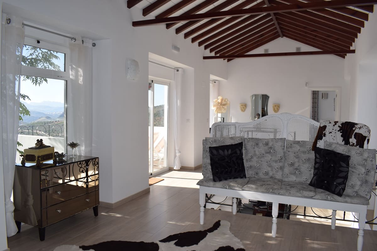 10 soveværelse Finca/Landehus til salg i Pruna med swimmingpool garage - € 1.500.000 (Ref: 7555908)