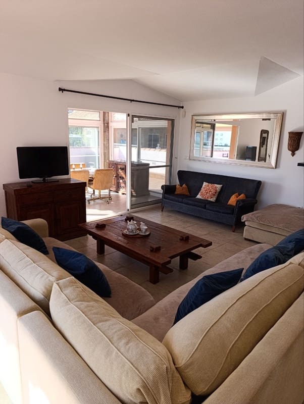 2 soverom Penthouse til leie i Fuengirola med svømmebasseng garasje - € 2 200 (Ref: 8875908)