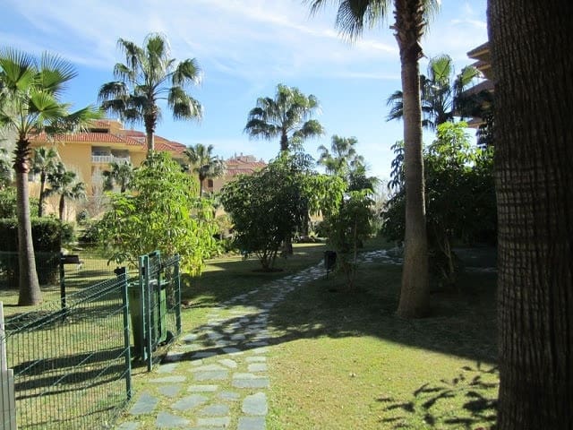 2 soverom Penthouse til leie i Fuengirola med svømmebasseng garasje - € 2 200 (Ref: 8875908)