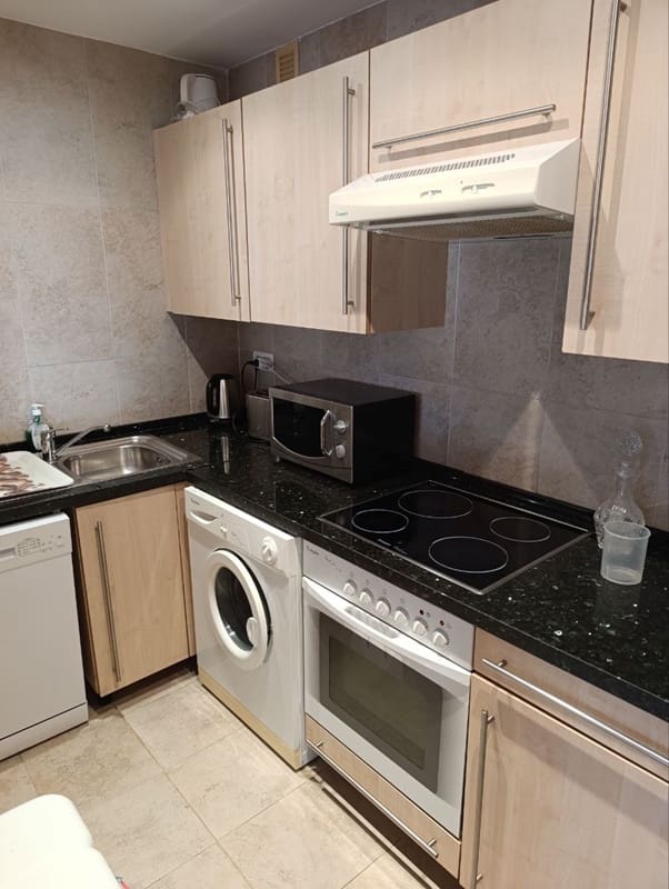 2 bedroom Penthouse for rent in Fuengirola with pool garage - € 2,500 (Ref: 8875908)