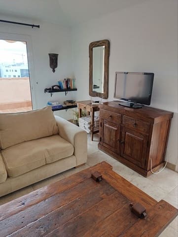 2 bedroom Penthouse for rent in Fuengirola with pool garage - € 2,500 (Ref: 8875908)