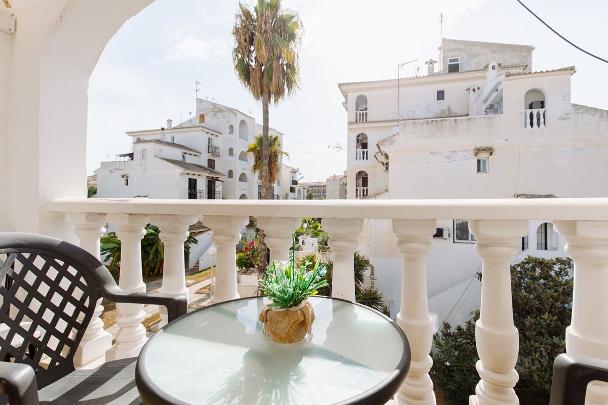 Appartement de 1 chambre à louer à Torrevieja avec piscine garage - 950 € (Ref: 8890956)