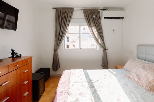 Appartement de 1 chambre à louer à Torrevieja avec piscine garage - 950 € (Ref: 8890956)