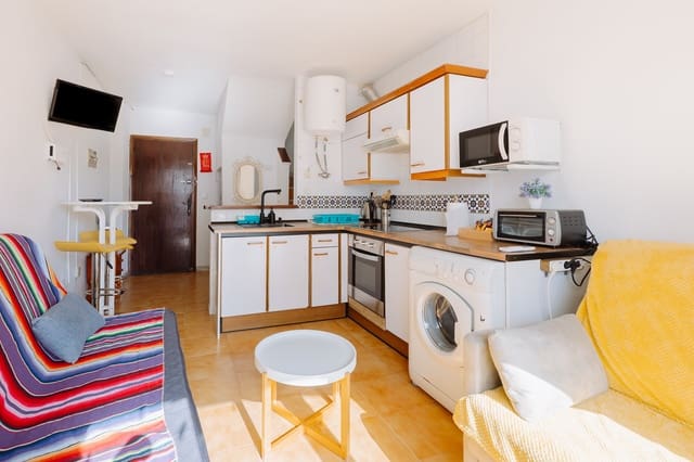 Appartement de 1 chambre à louer à Torrevieja avec piscine garage - 950 € (Ref: 8890956)