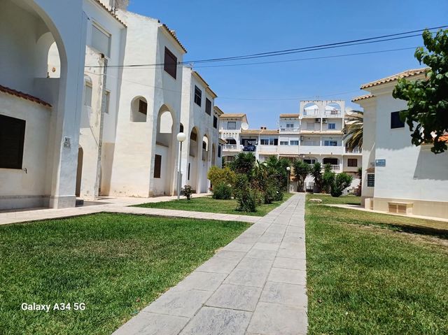 1 slaapkamer Appartement voor vakantieverhuur in Torrevieja met zwembad garage - € 170 (Ref: 8890957)