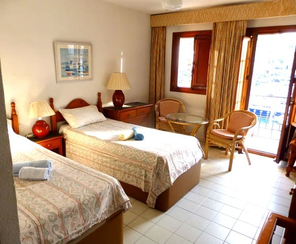 Apartamento de 1 habitación en Manilva en alquiler vacacional con piscina garaje - 210 € (Ref: 8940035)