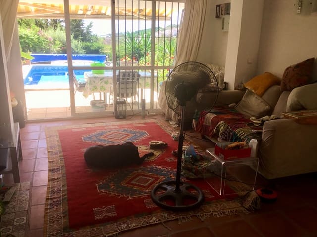 2 soveværelse Bungalow til salg i Estepona med swimmingpool - € 450.000 (Ref: 8994159)