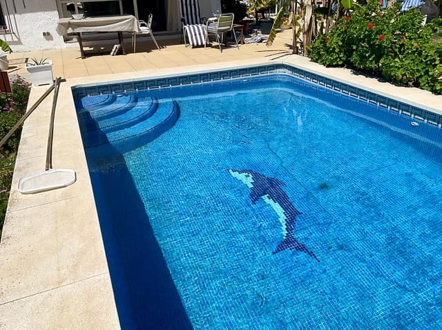 2 soveværelse Bungalow til salg i Estepona med swimmingpool - € 450.000 (Ref: 8994159)