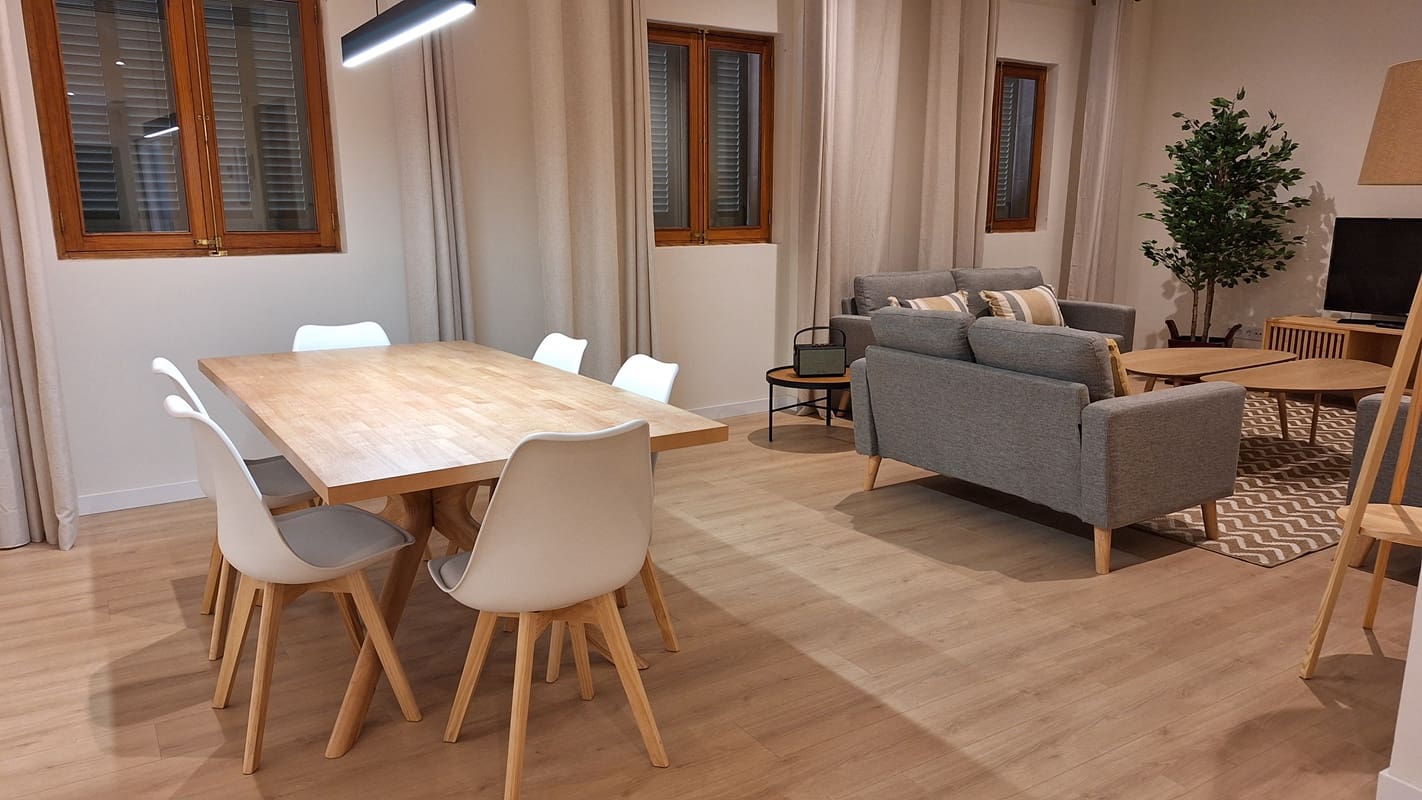 2 bedroom Apartment for rent in Palma de Mallorca - € 3,000 (Ref: 9037650)