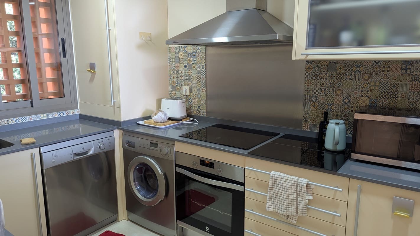 2 soverom Leilighet til salgs i New Golden Mile med svømmebasseng garasje - € 380 000 (Ref: 9247883)