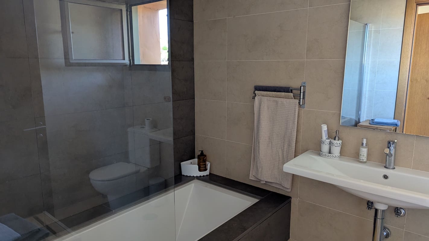 2 soverom Leilighet til salgs i New Golden Mile med svømmebasseng garasje - € 380 000 (Ref: 9247883)