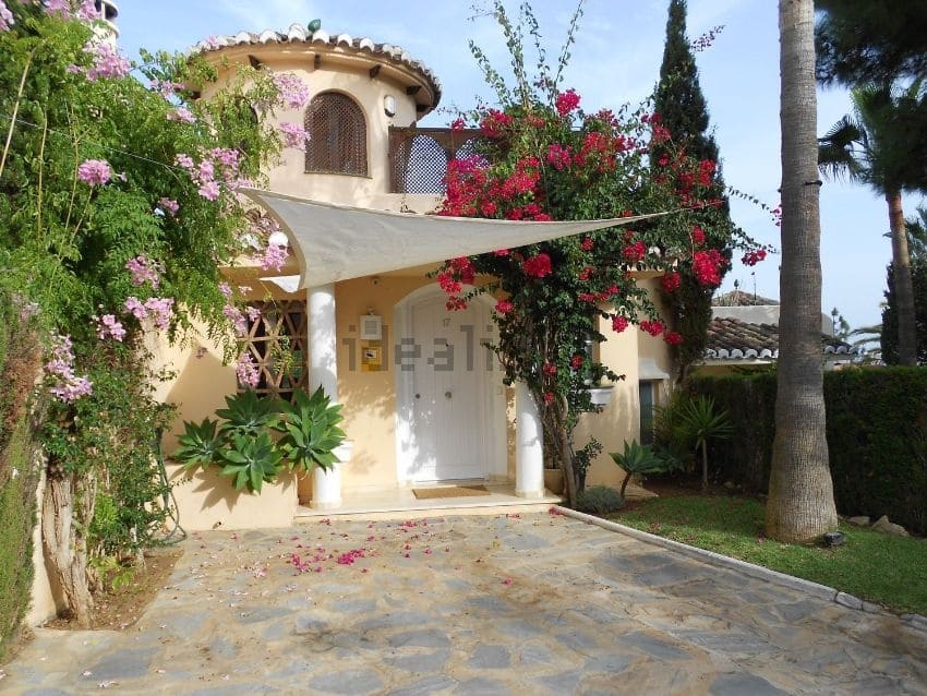 3 makuuhuone Omakotitalo vuokrattavana paikassa Mijas mukana uima-altaan 
autotalli - 1 500 € (Ref: 9348435)