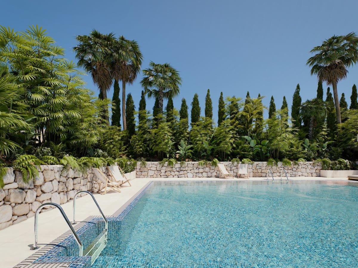 3 Zimmer Penthouse zu verkaufen in Estepona mit Pool Garage - 750.000 € (Ref: 10009689)