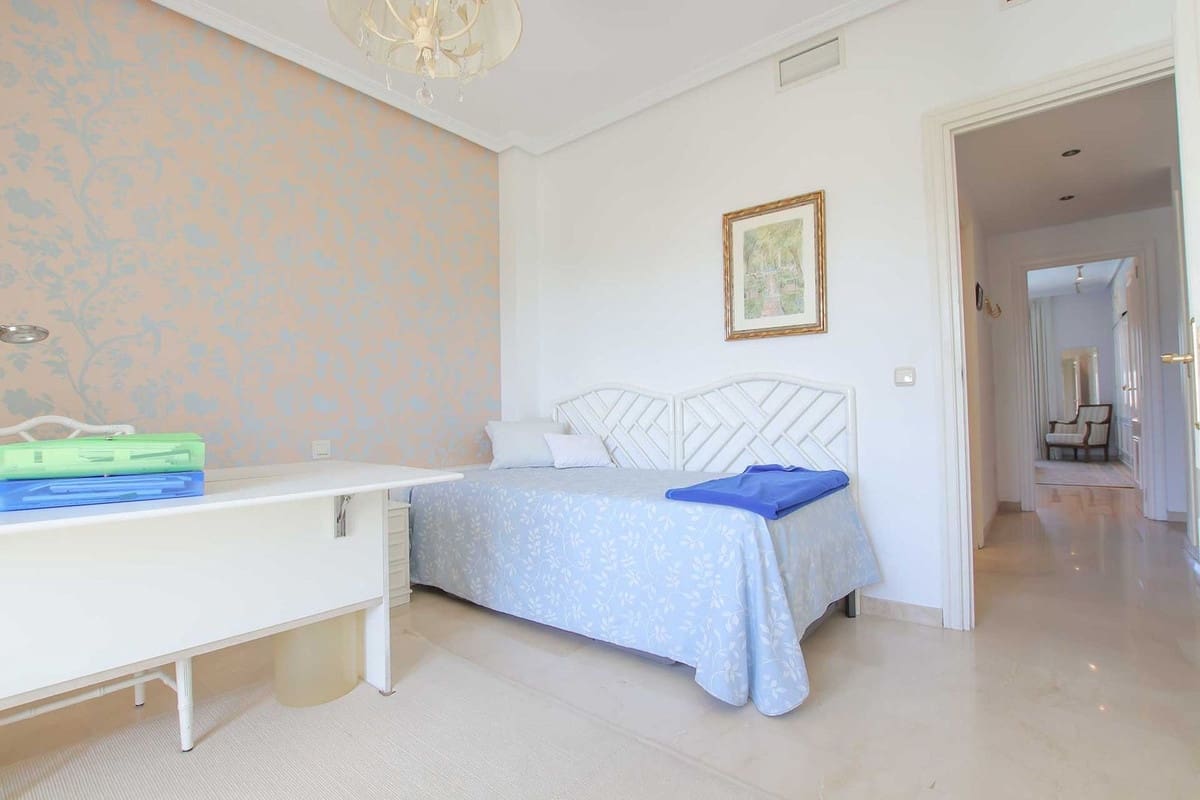 2 soverom Leilighet til salgs i Nueva Andalucia med svømmebasseng - € 769 999 (Ref: 10023386)