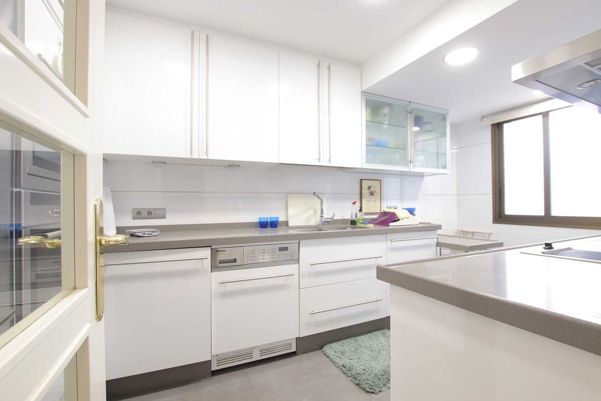 2 soverom Leilighet til salgs i Nueva Andalucia med svømmebasseng - € 769 999 (Ref: 10023386)