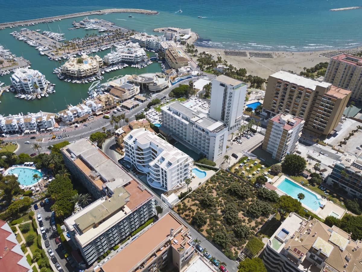 Ático de 2 habitaciones en Benalmadena Costa en venta con piscina garaje - 890.000 € (Ref: 10062478)
