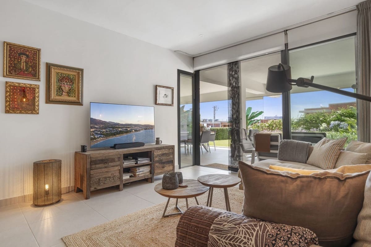 2 Zimmer Apartment zu verkaufen in Estepona mit Pool Garage - 495.000 € (Ref: 10091603)