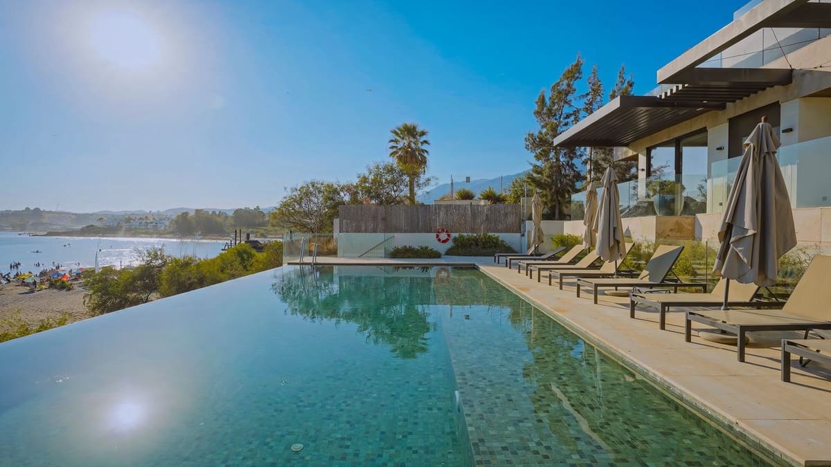 3 bedroom Apartment for sale in Estepona with pool garage - € 3,237,000 (Ref: 10094847)