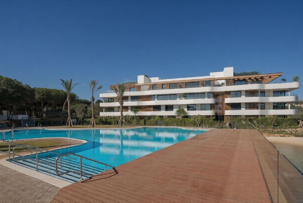 Apartamento de 3 habitaciones en Sotogrande en venta con piscina garaje - 1.350.000 € (Ref: 10117384)