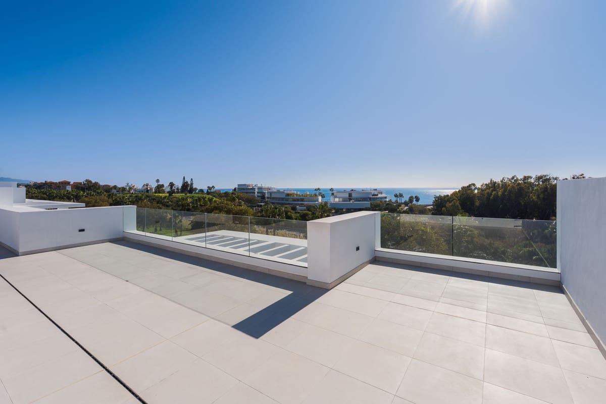 3 chambre Penthouse à vendre à Estepona avec piscine garage - 755 000 € (Ref: 10120816)