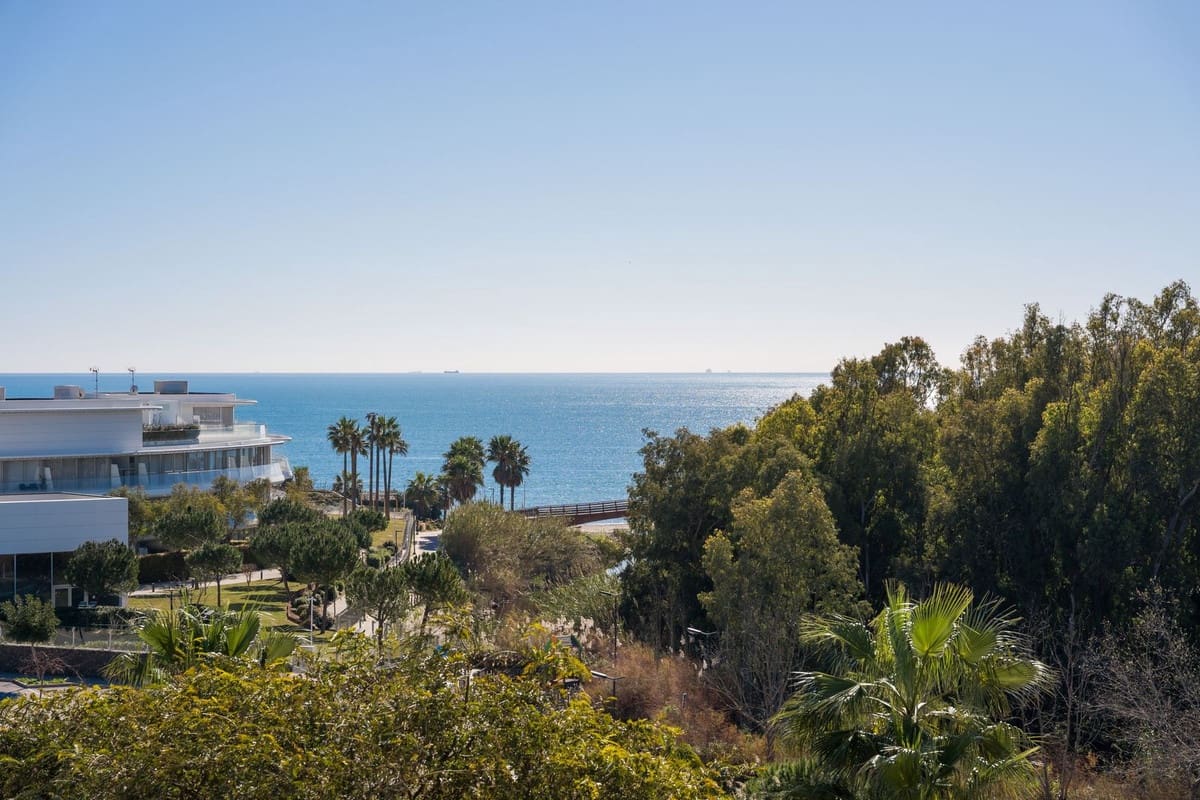 3 chambre Penthouse à vendre à Estepona avec piscine garage - 755 000 € (Ref: 10120816)