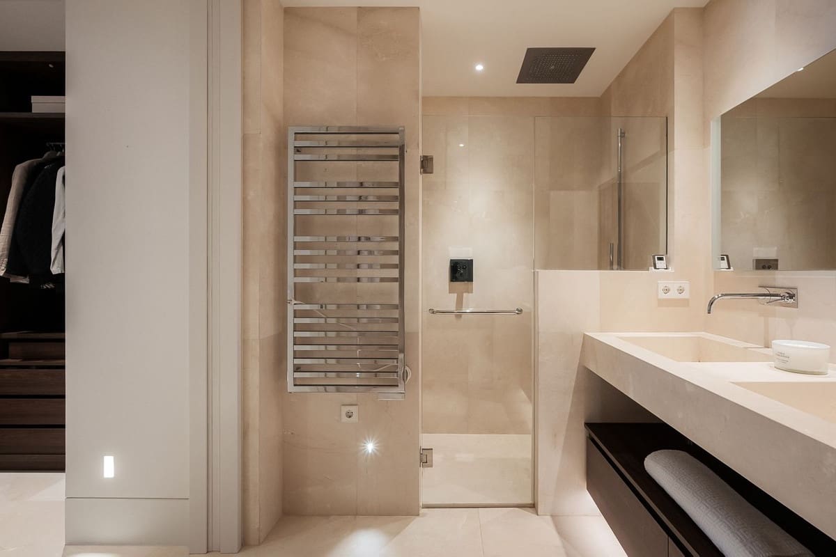 3 bedroom Apartment for sale in La Quinta with pool garage - € 2,295,000 (Ref: 10124684)
