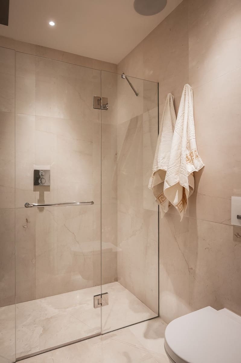 3 bedroom Apartment for sale in La Quinta with pool garage - € 2,295,000 (Ref: 10124684)