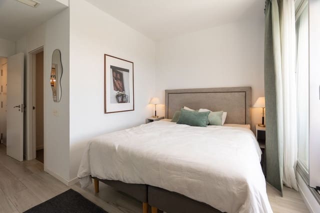 Apartamento de 3 habitaciones en Estepona en venta con piscina garaje - 555.000 € (Ref: 10177547)