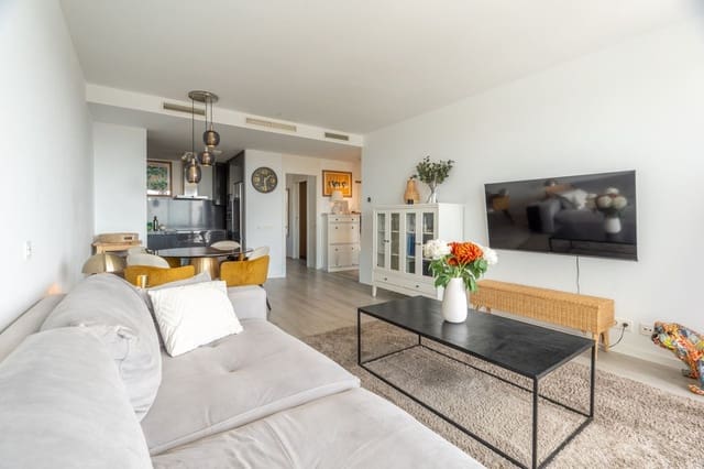 Apartamento de 3 habitaciones en Estepona en venta con piscina garaje - 555.000 € (Ref: 10177547)