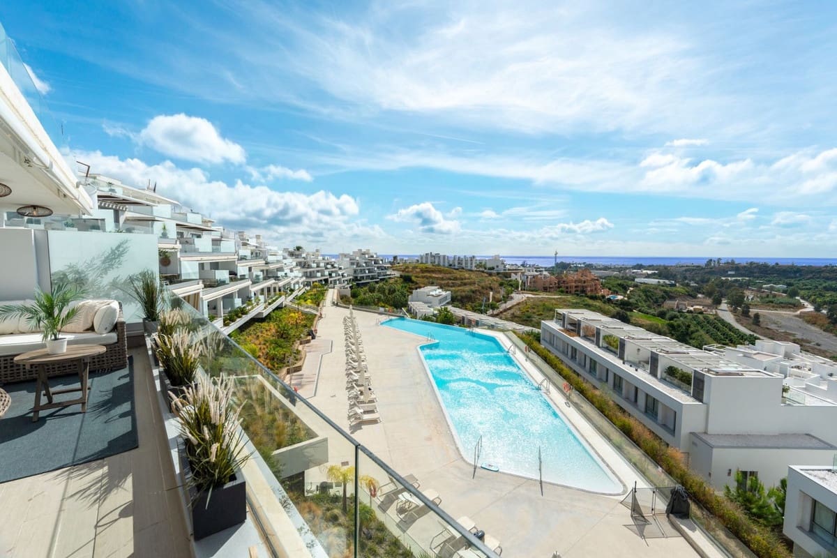 3 bedroom Apartment for sale in Estepona with pool garage - € 555,000 (Ref: 10177547)