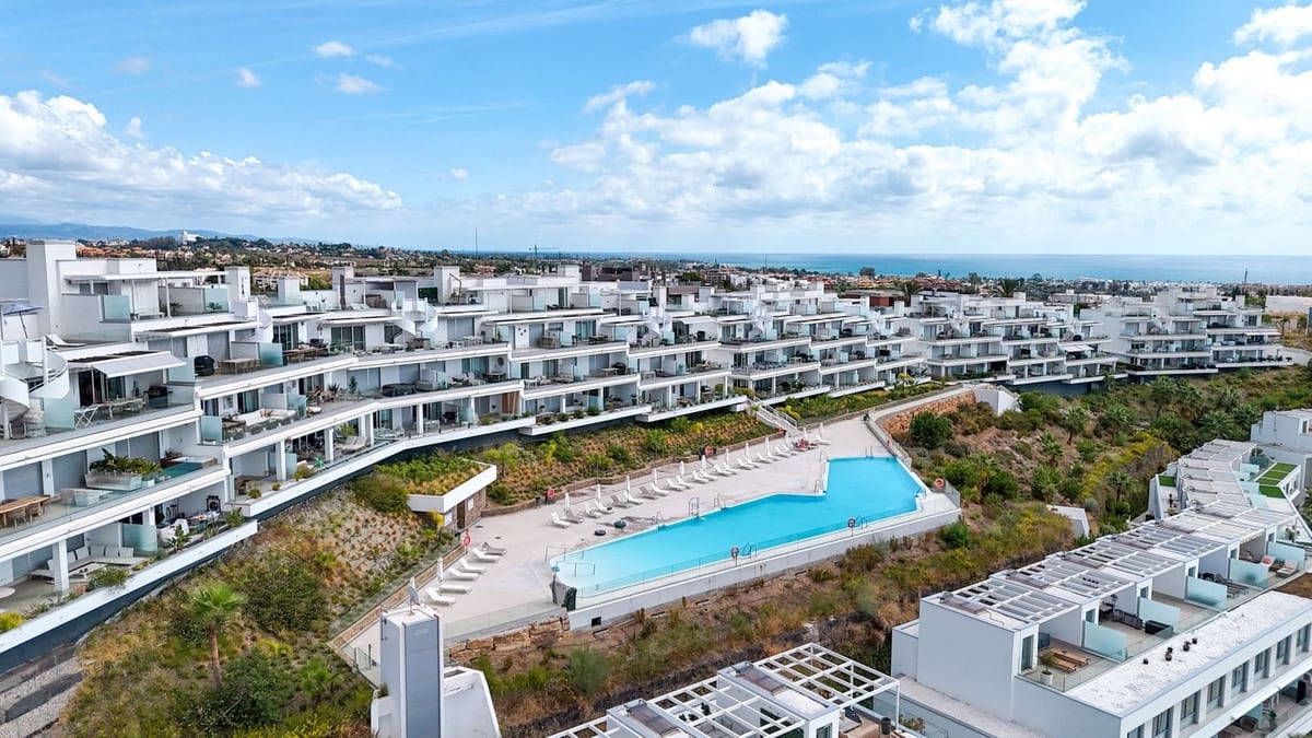 3 bedroom Apartment for sale in Estepona with pool garage - € 555,000 (Ref: 10177547)
