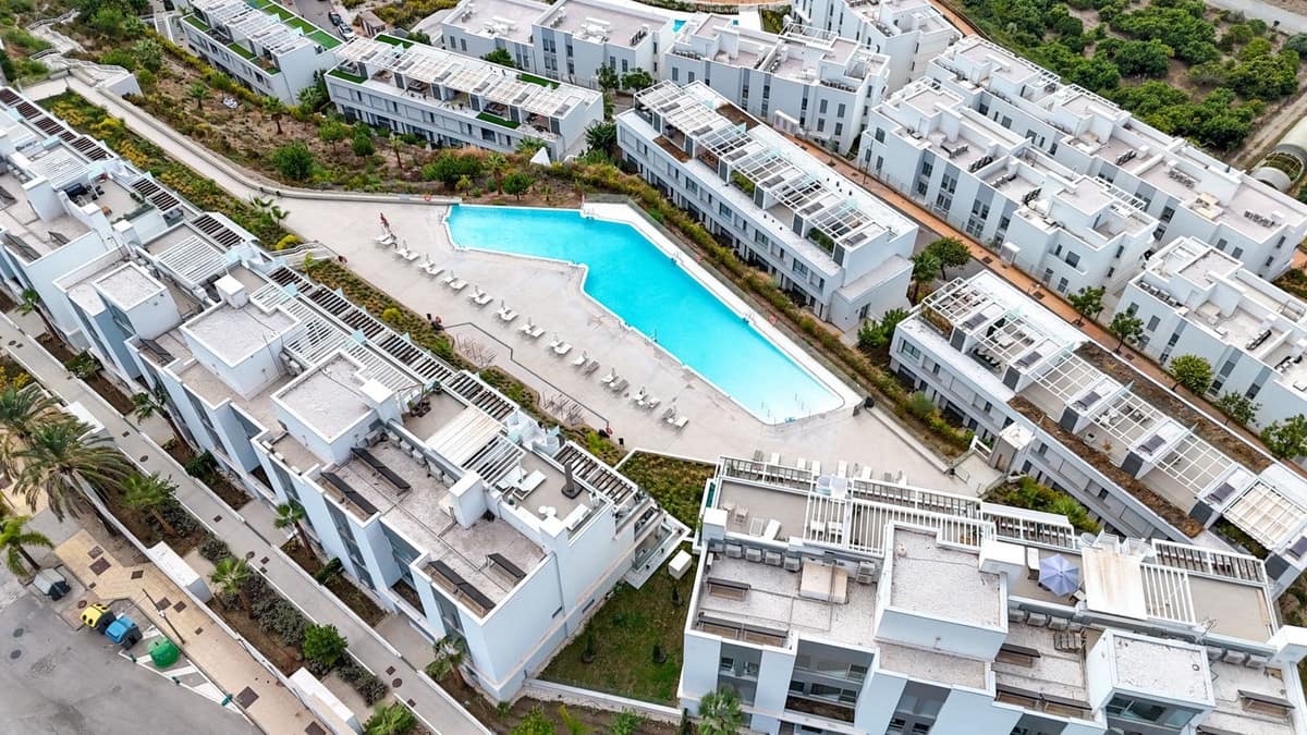 3 bedroom Apartment for sale in Estepona with pool garage - € 555,000 (Ref: 10177547)