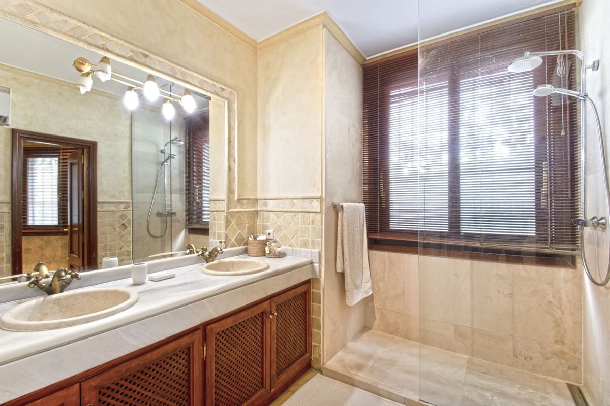 5 soverom Villa til salgs i Nueva Andalucia med svømmebasseng garasje - € 3 500 000 (Ref: 3143169)