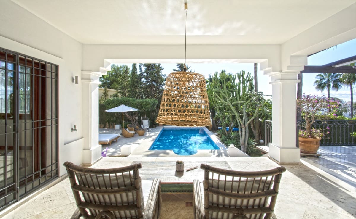 5 bedroom Villa for sale in Nueva Andalucia with pool garage - € 3,500,000 (Ref: 3143169)