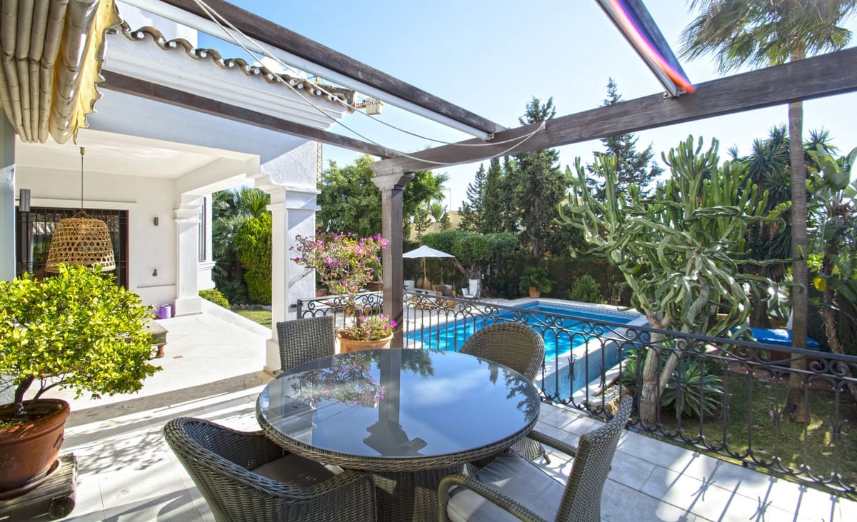 5 bedroom Villa for sale in Nueva Andalucia with pool garage - € 3,500,000 (Ref: 3143169)