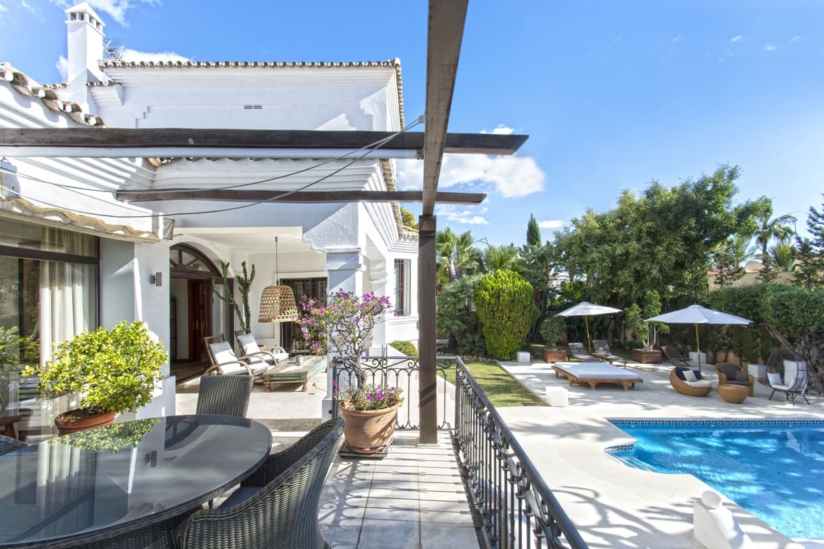 5 bedroom Villa for sale in Nueva Andalucia with pool garage - € 3,500,000 (Ref: 3143169)