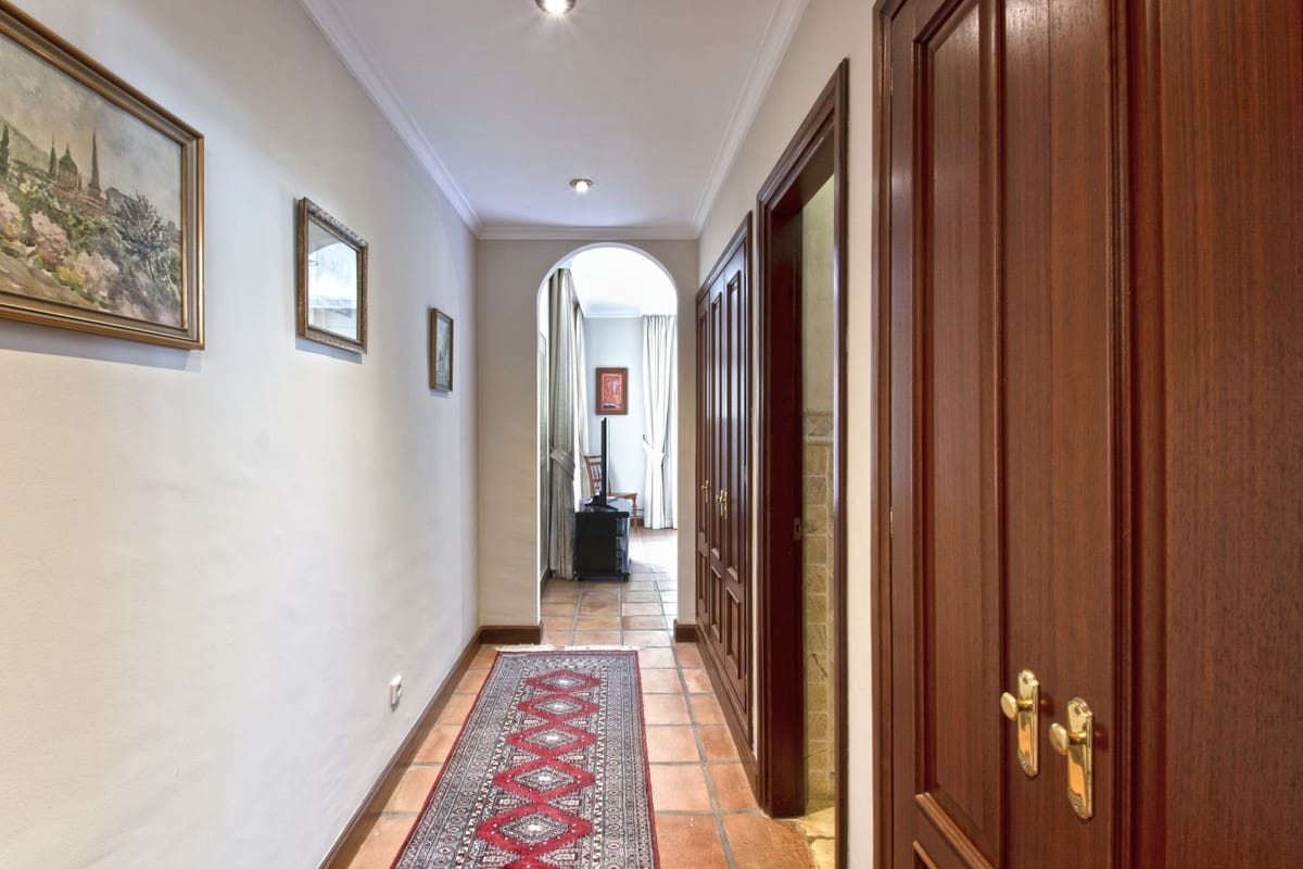 5 quarto Moradia para venda em Nueva Andalucia com piscina garagem - 3 500 000 € (Ref: 3143169)