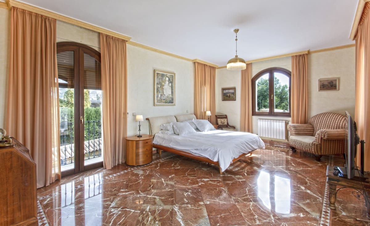 5 quarto Moradia para venda em Nueva Andalucia com piscina garagem - 3 500 000 € (Ref: 3143169)